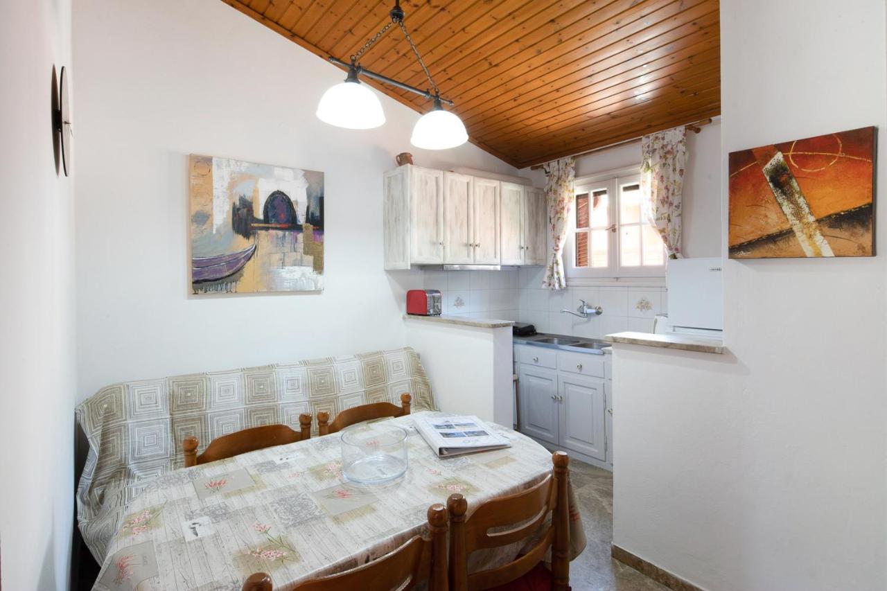Amalia Cottages Άγιος Γόρδιος Εξωτερικό φωτογραφία